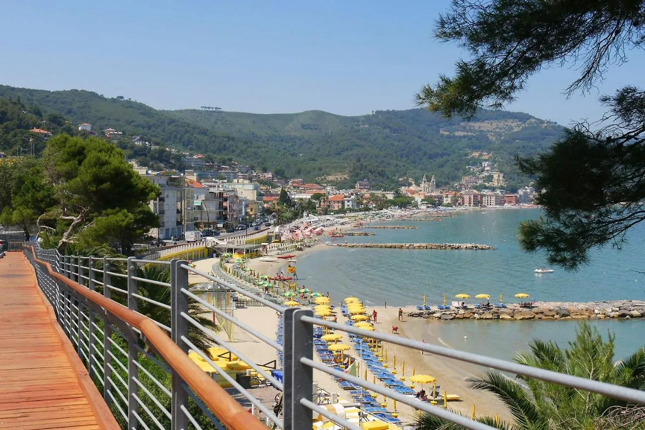 Palace Apartment 250M From Sea - Happy Rentals Alassio