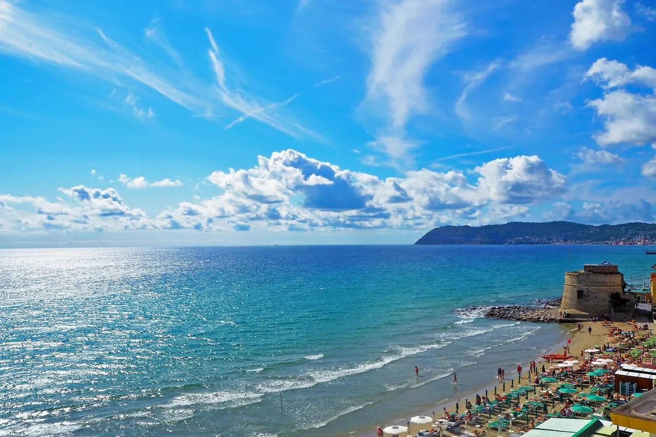 Palace Apartment 250M From Sea - Happy Rentals Alassio