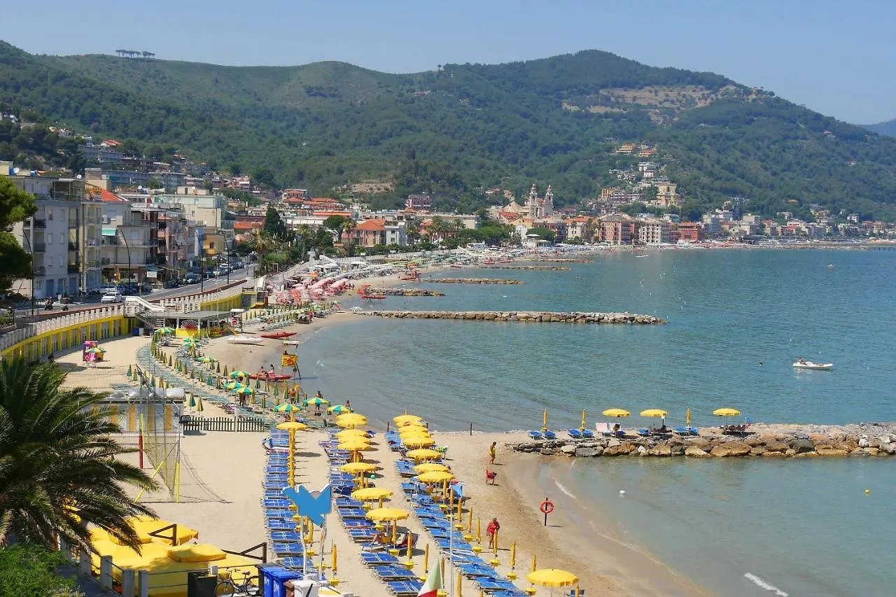 Palace Apartment 250M From Sea - Happy Rentals Alassio